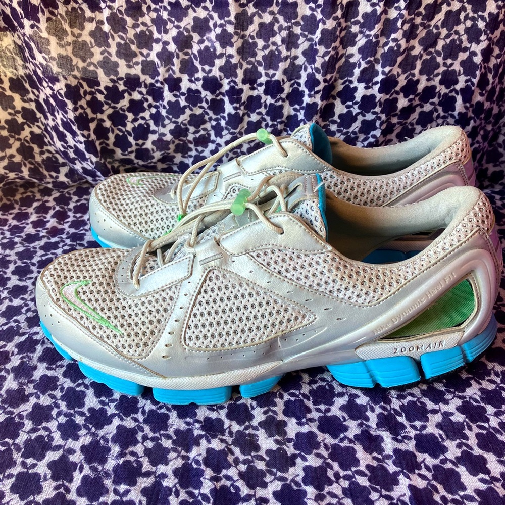 Nike Zoom Air women’s cut out dynamic heel fit silver blue like new sneakers 9